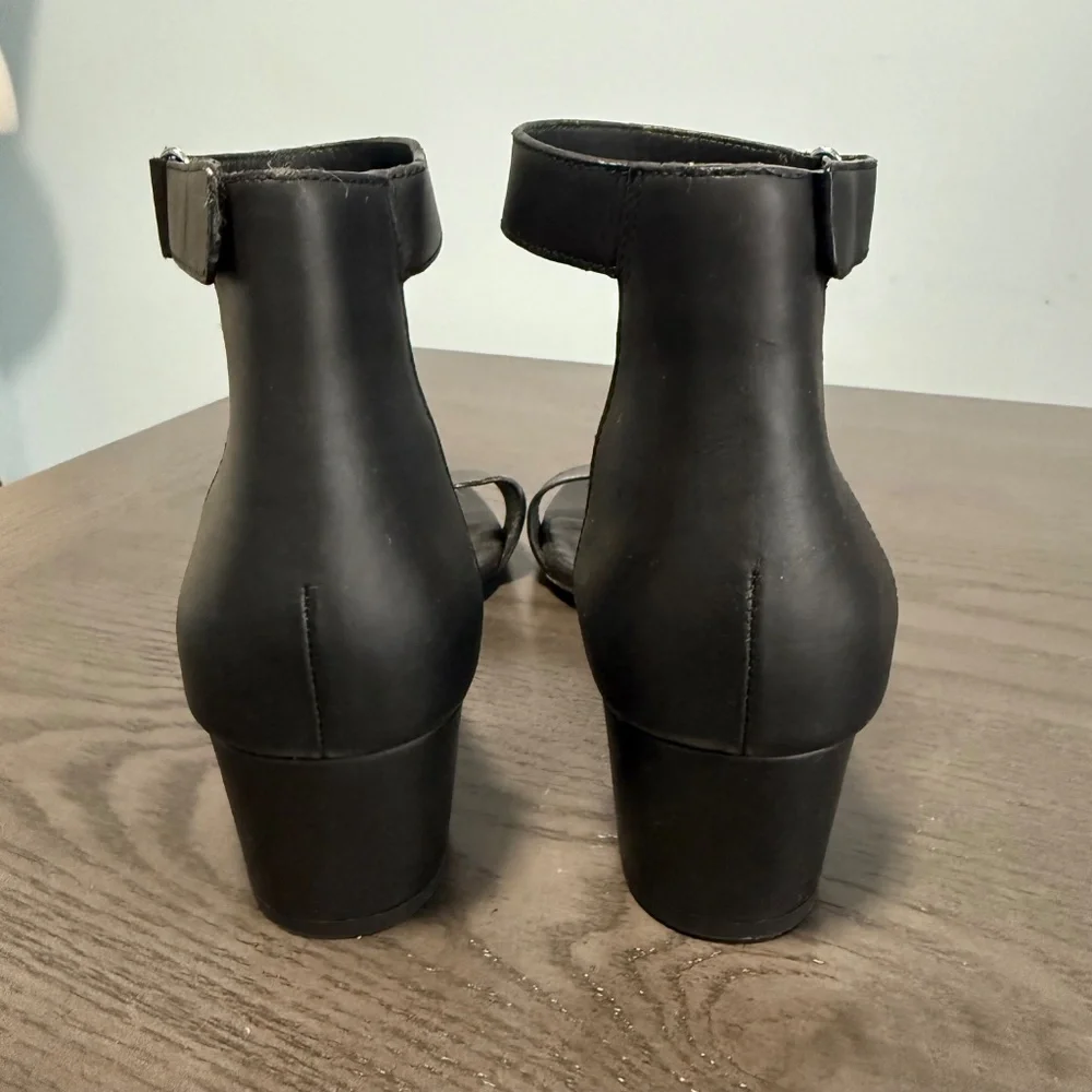 Vince Rita Minimalist Black Sandals Size 9‎ M